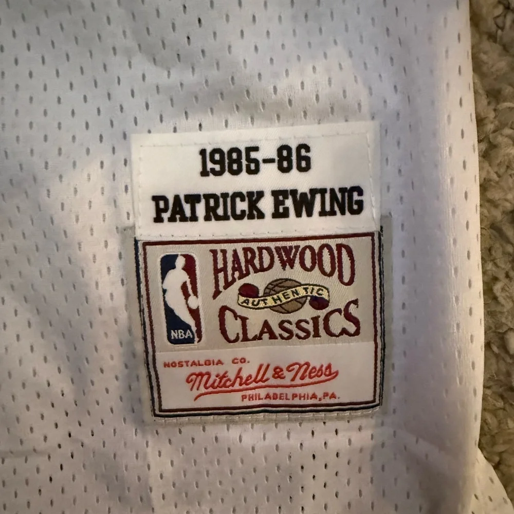 Patrick Ewing 33 Mitchell & Ness White New York Knicks throwback jersey - Picture 3 of 5